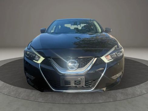 Used 2017 Nissan Maxima Platinum image 2