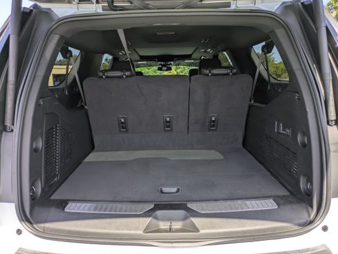 Used 2024 GMC Yukon XL Denali AWD/4WD image 11