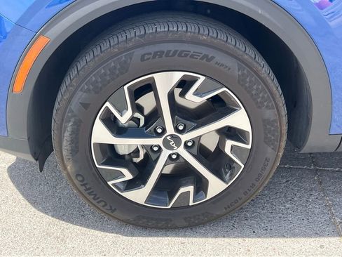 Used 2025 Kia Sportage EX image 6