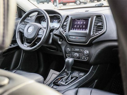 Used 2019 Jeep Cherokee Latitude Plus image 22