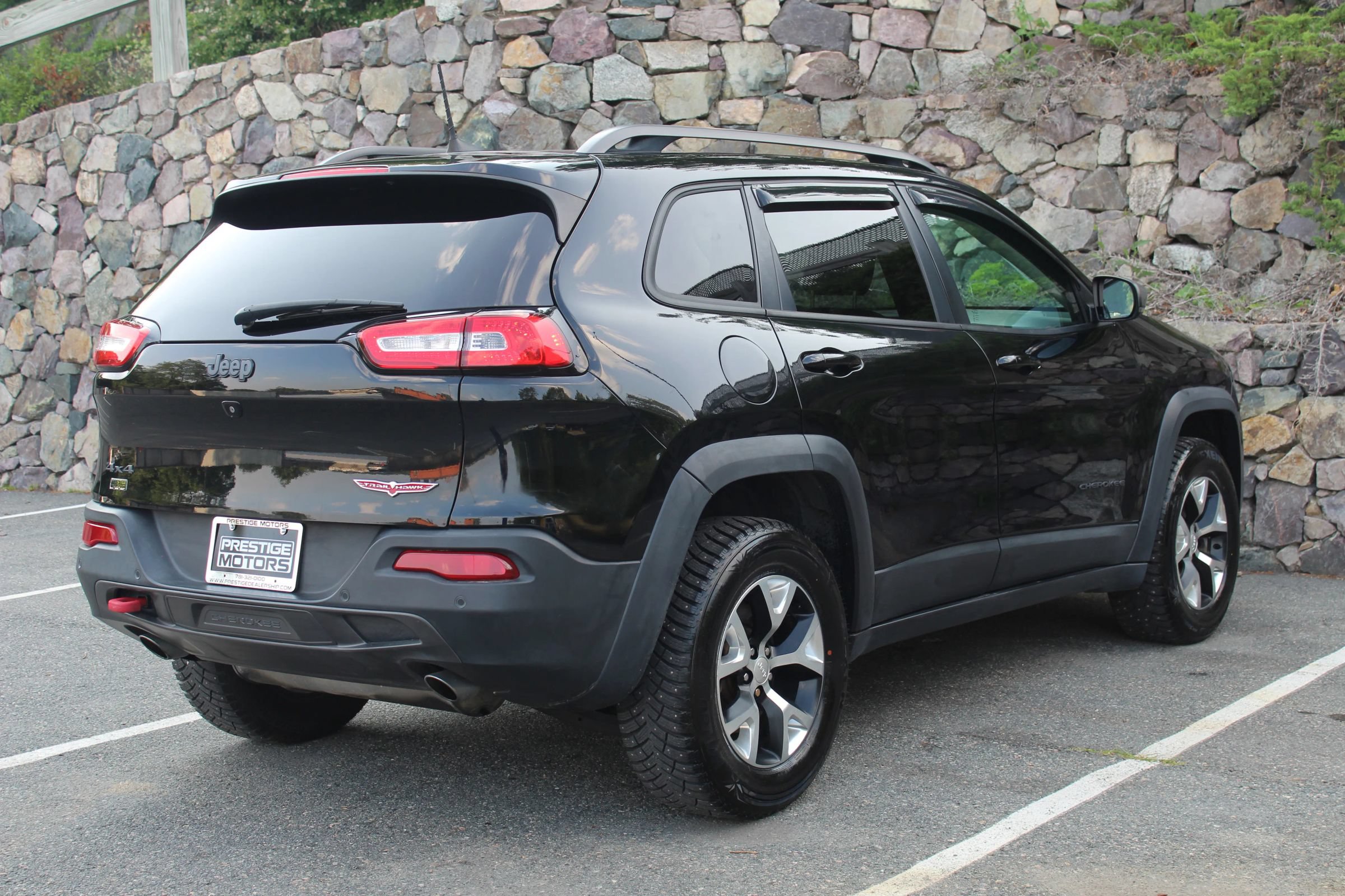 Used 2018 Jeep Cherokee Trailhawk AWD/4WD image 9