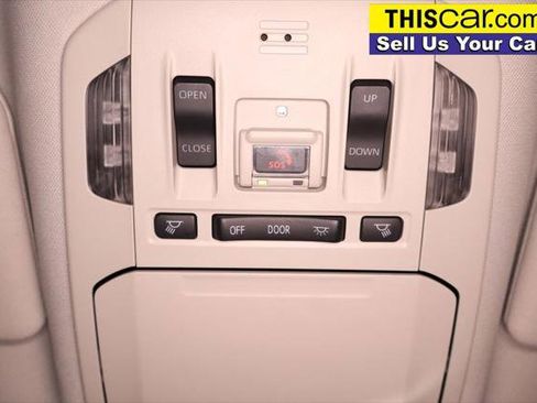 Used 2023 Toyota Highlander XLE FWD image 24