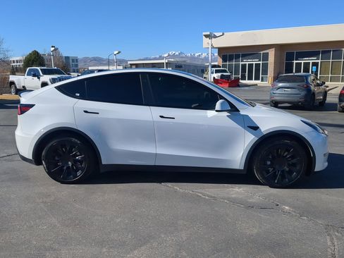 Used 2021 Tesla Model Y Long Range image 6