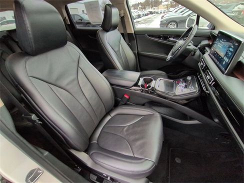 Used 2023 Lincoln Nautilus Reserve image 22