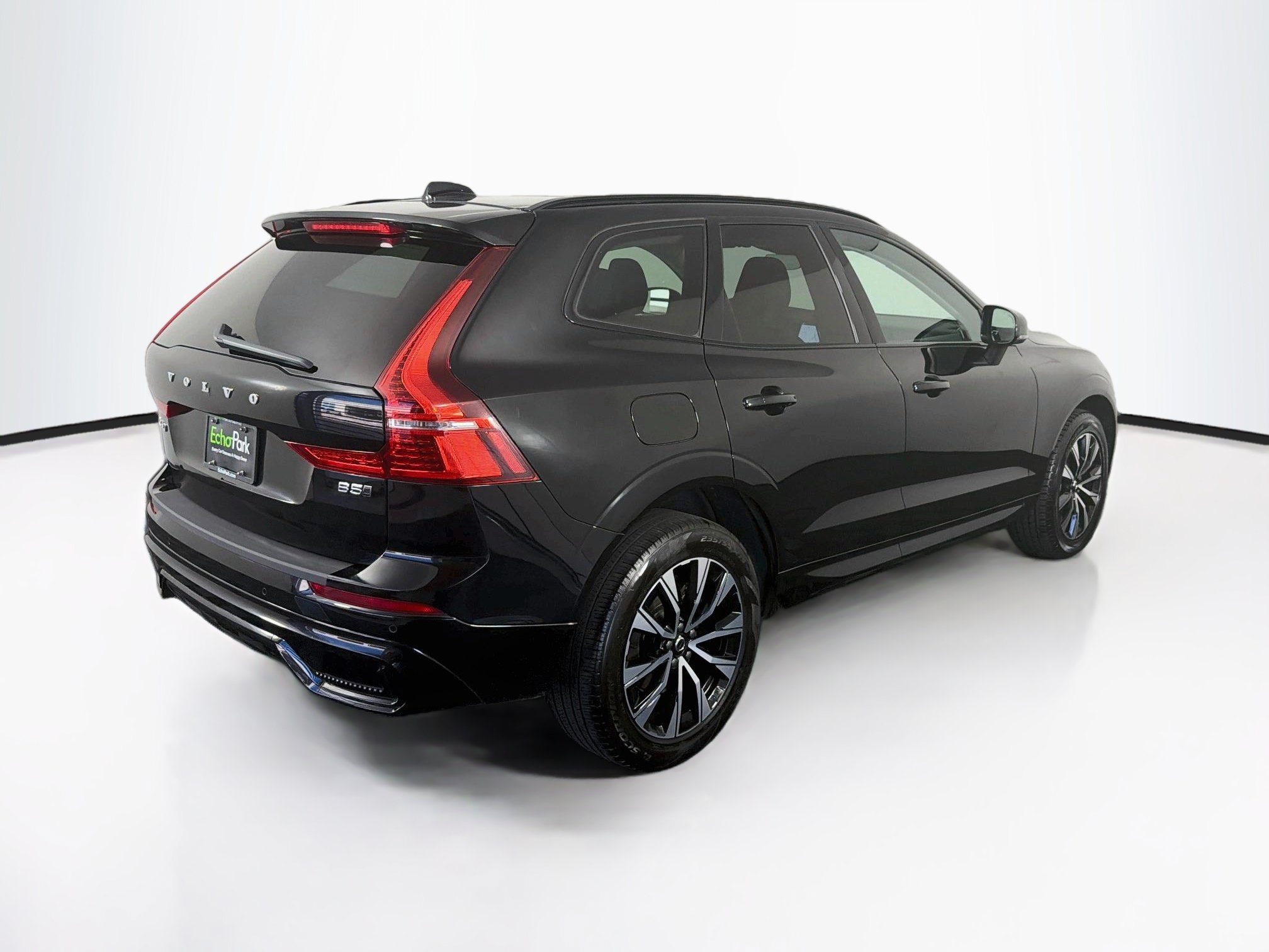 Used 2025 Volvo XC60 B5 Core AWD/4WD image 9