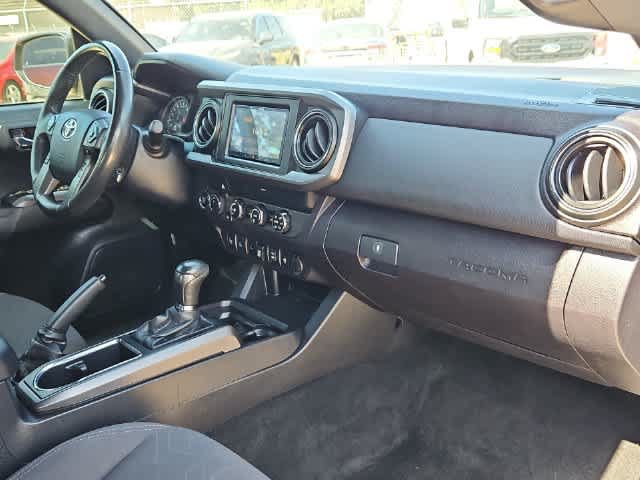Used 2019 Toyota Tacoma TRD Off-Road w/ Technology Package AWD/4WD image 19