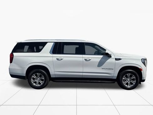 Used 2023 GMC Yukon XL SLE AWD/4WD image 7