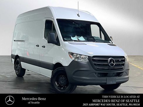 Used 2025 Mercedes-Benz Sprinter 2500 image 1