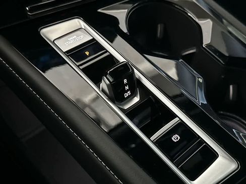 Used 2025 Volkswagen Atlas Cross Sport SE image 21