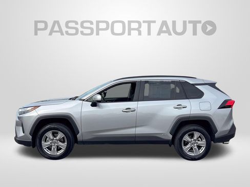 Used 2025 Toyota RAV4 XLE AWD/4WD image 2