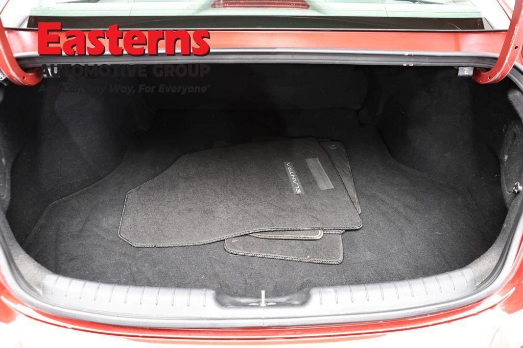 Used 2023 Hyundai Elantra SE w/ Cargo Package FWD image 11