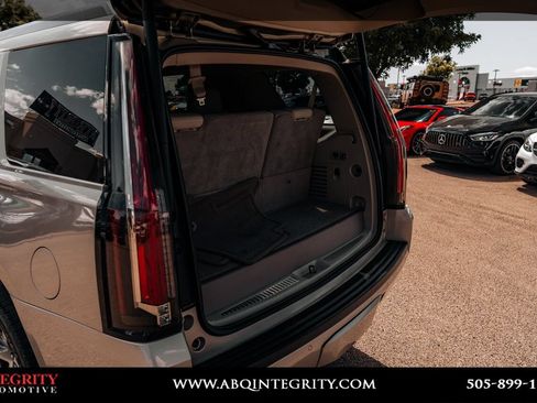 Used 2016 Cadillac Escalade Luxury AWD/4WD image 48
