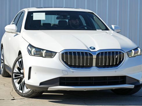 Used 2024 BMW i5 eDrive40 w/ M Sport Package image 4