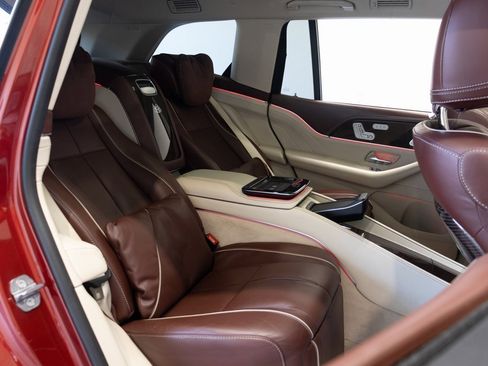 Used 2021 Mercedes-Benz Maybach GLS 600 4MATIC image 34