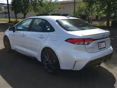 Used 2025 Toyota Corolla SE FWD image 4