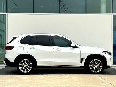 Certified 2026 BMW X5 xDrive40i w/ Premium Package AWD/4WD image 3