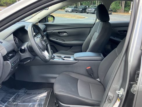 Used 2024 Nissan Sentra SV FWD image 16