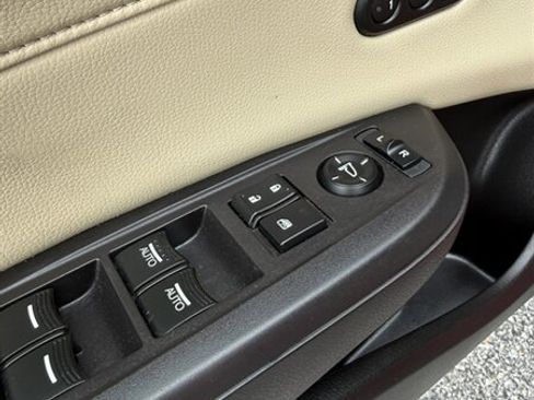 Used 2017 Acura ILX w/ Premium Package image 16