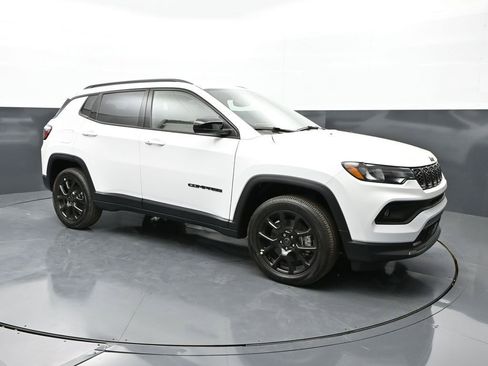 New 2026 Jeep Compass Latitude image 5
