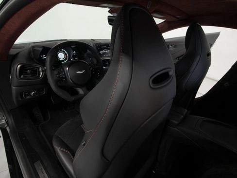 Used 2022 Aston Martin V8 Vantage Coupe image 39