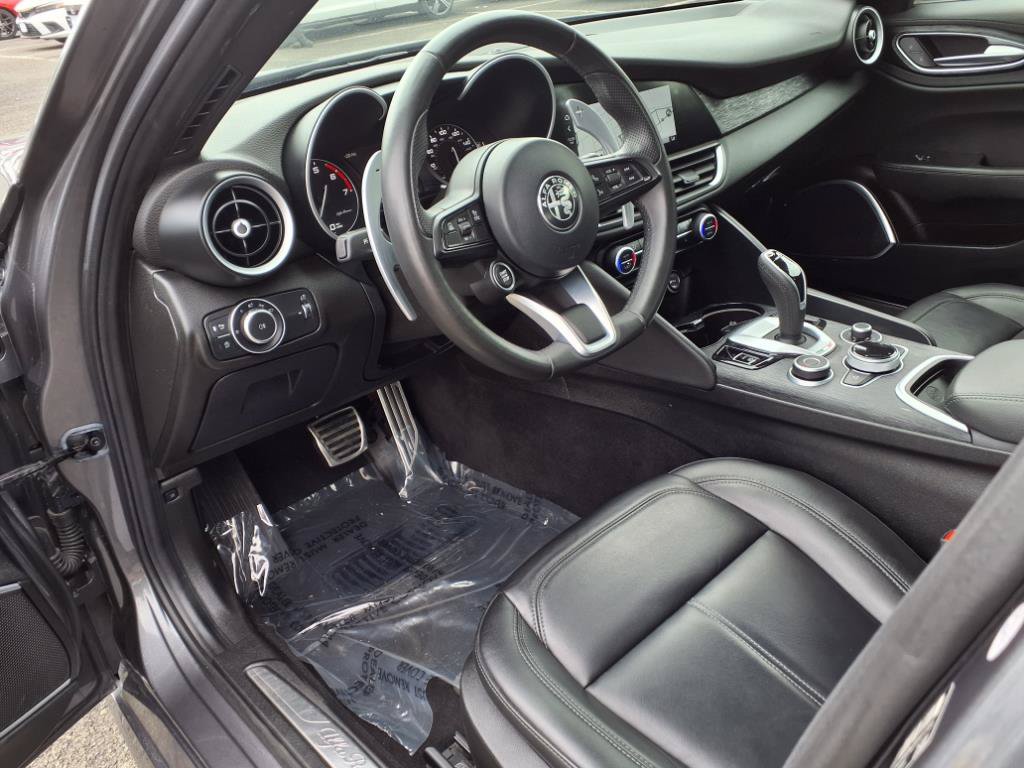 Used 2023 Alfa Romeo Giulia Sprint AWD/4WD image 14