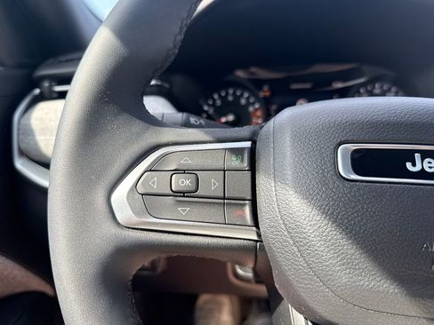 Used 2023 Jeep Compass Latitude w/ Convenience Group image 16