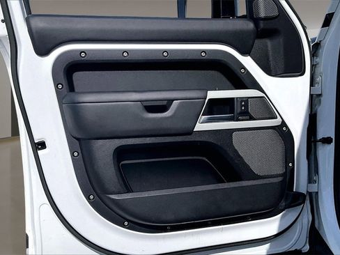 Certified 2023 Land Rover Defender 110 SE image 18