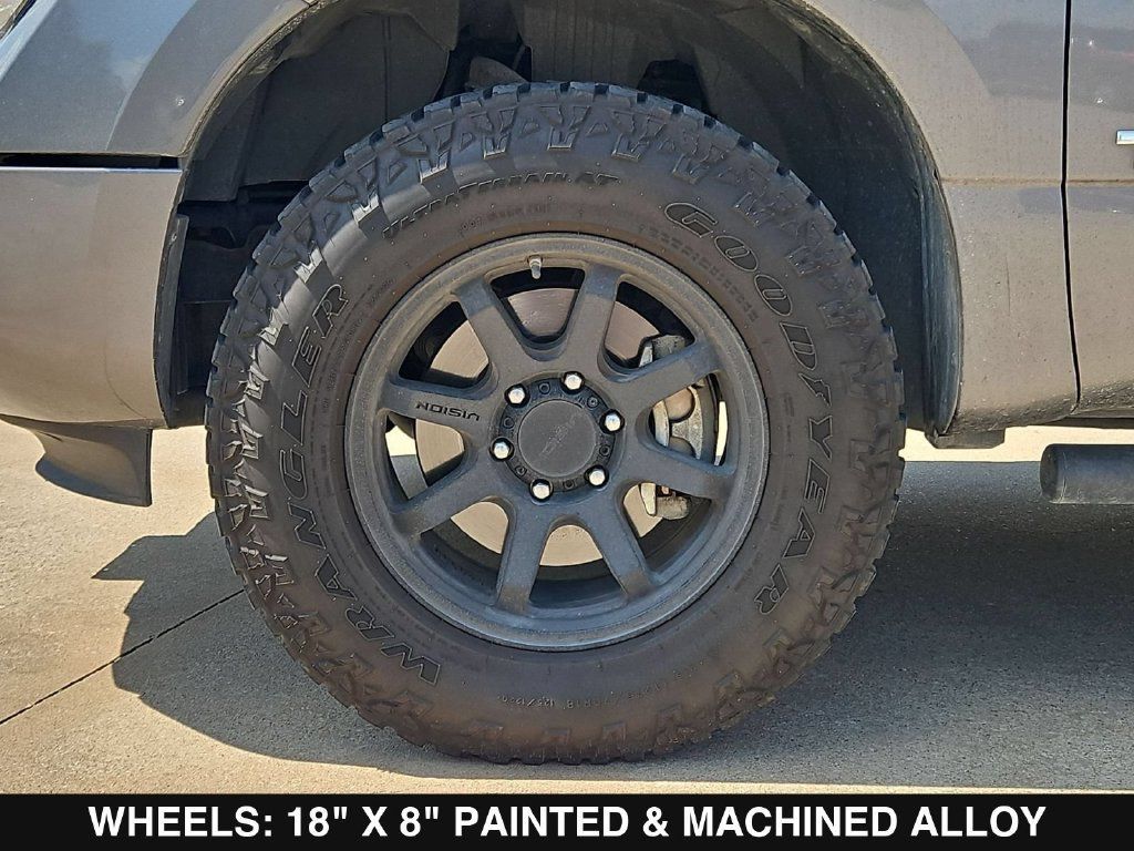 Used 2024 Nissan Titan SV w/ SV Convenience Package RWD image 11