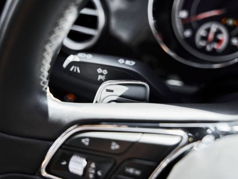 Used 2017 Bentley Bentayga AWD/4WD image 53
