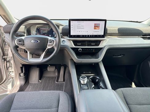 Used 2025 Ford Explorer Active AWD/4WD image 19