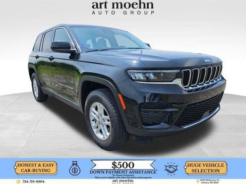 Used 2023 Jeep Grand Cherokee Laredo AWD/4WD image 1