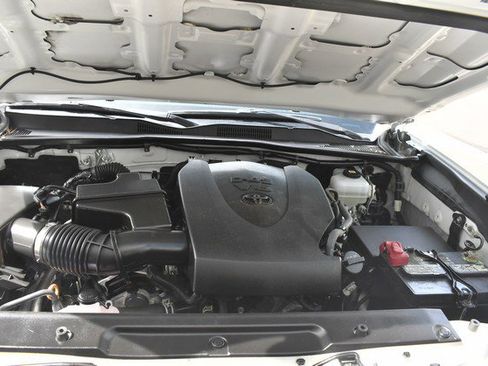 Used 2021 Toyota Tacoma TRD Off-Road w/ Technology Package image 29