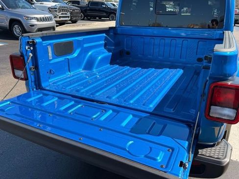 New 2026 Jeep Gladiator Sport image 12