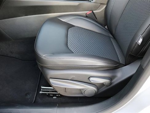 New 2026 Jeep Compass Latitude image 12