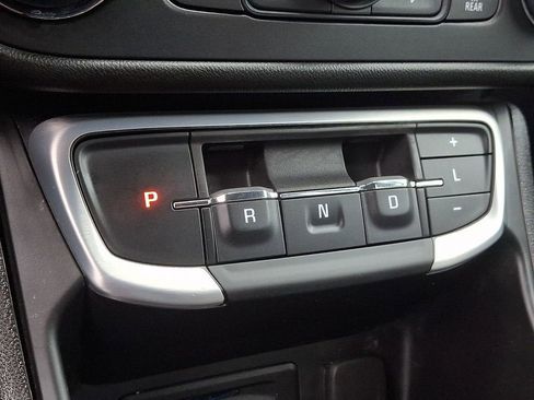 Certified 2024 GMC Terrain SLT FWD image 17