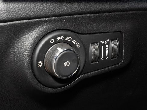 Used 2020 Jeep Compass Latitude w/ Popular Equipment Group AWD/4WD image 28