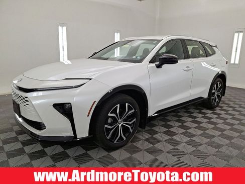 Certified 2025 Toyota Crown Signia image 1