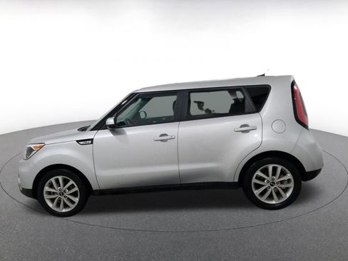 Used 2018 Kia Soul + image 9