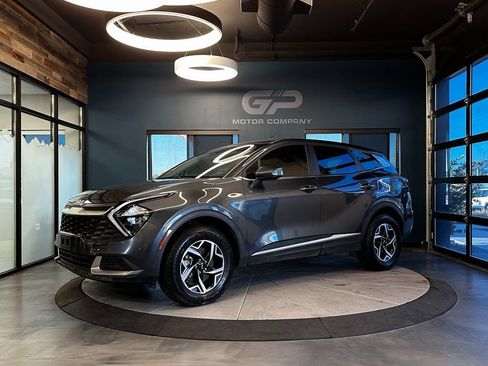 Used 2023 Kia Sportage LX image 7