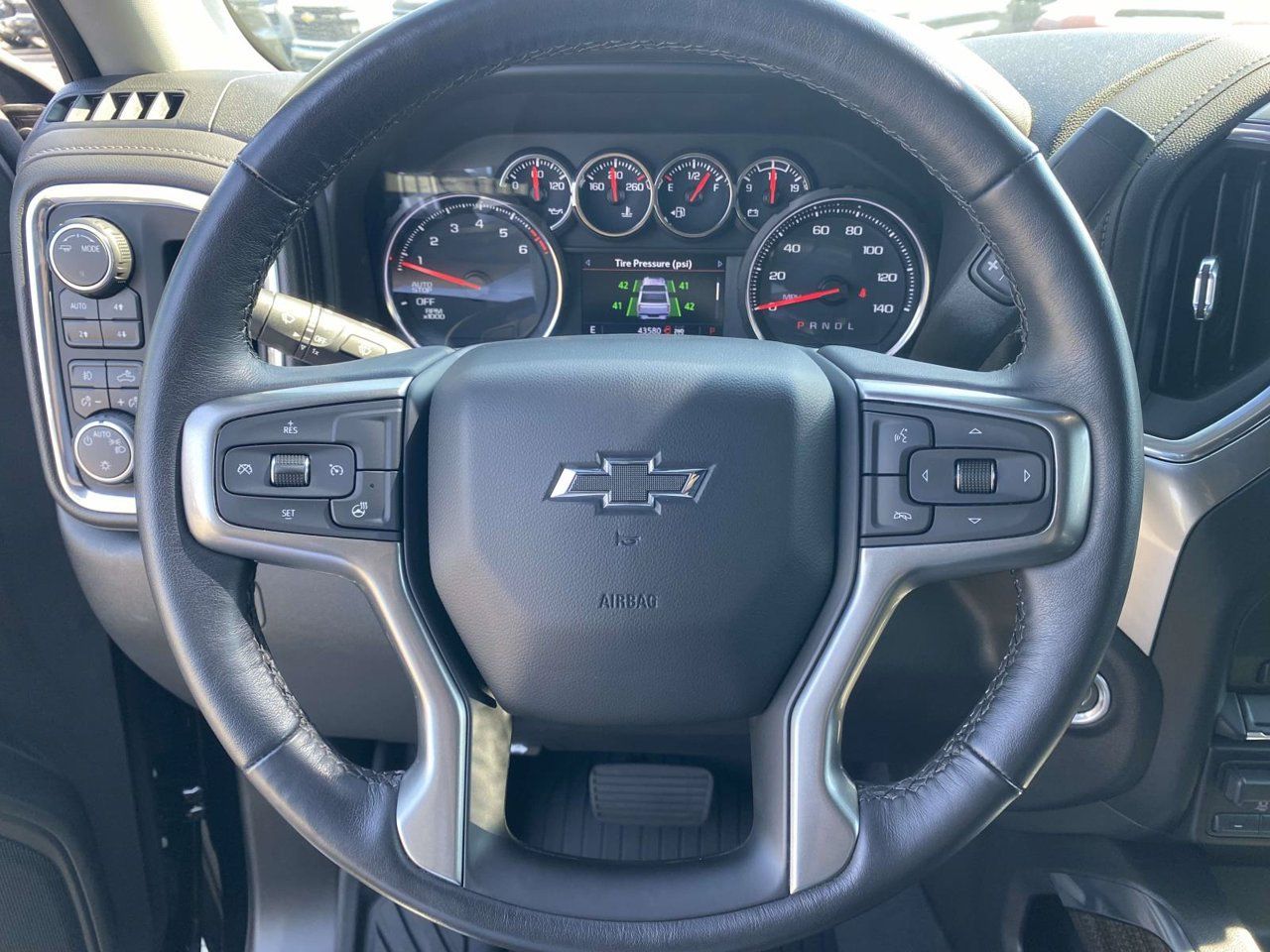 Used 2020 Chevrolet Silverado 1500 LT Trail Boss AWD/4WD image 28