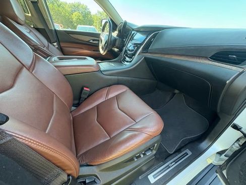 Used 2017 Cadillac Escalade Premium Luxury AWD/4WD image 32