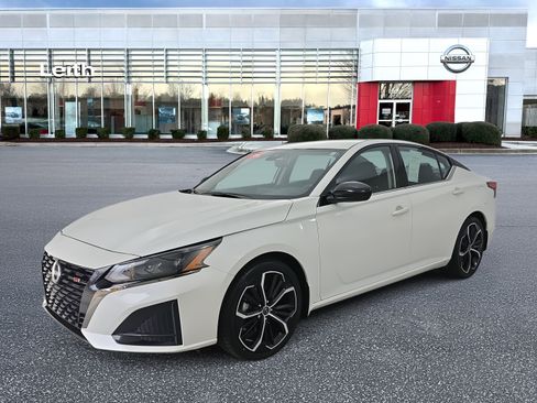 Certified 2023 Nissan Altima 2.5 SR image 1