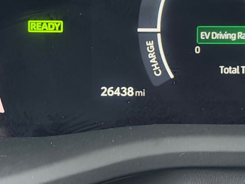 Used 2025 Toyota Camry LE image 39