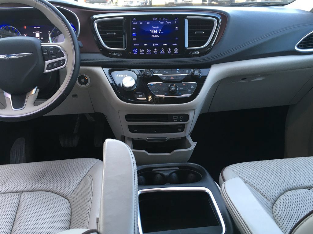 Used 2017 Chrysler Pacifica Limited FWD image 23