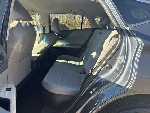 Used 2024 Toyota Venza XLE image 16