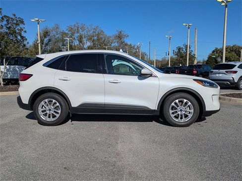 Certified 2020 Ford Escape SE image 2