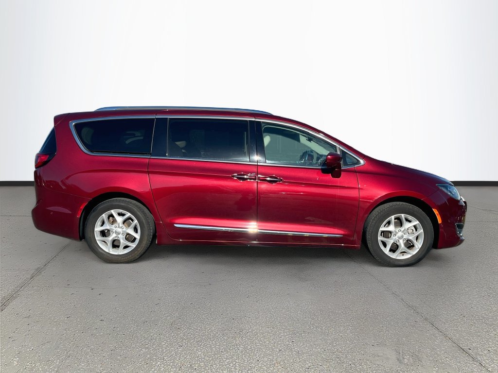 Used 2018 Chrysler Pacifica Touring-L w/ Advanced Safetytec Group FWD image 8