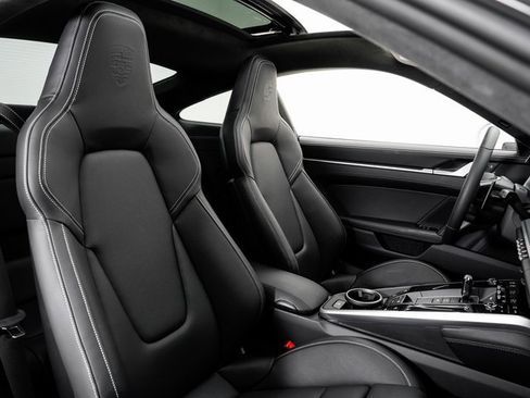 Used 2025 Porsche 911 Carrera 4 GTS image 28