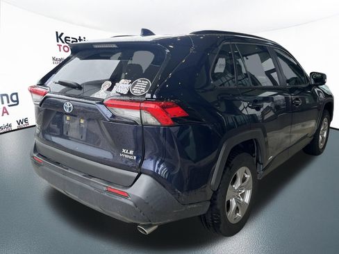 Used 2022 Toyota RAV4 XLE w/ Convenience Package AWD/4WD image 3