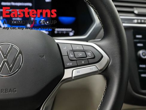 Used 2022 Volkswagen Tiguan SE image 16